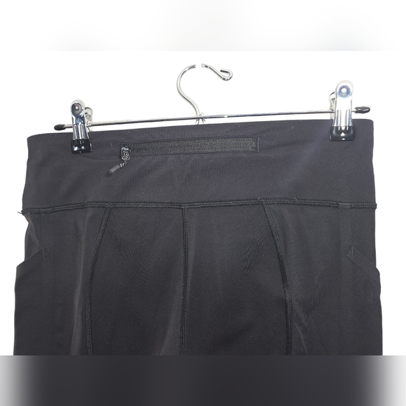 Lululemon Black Leggings with Mesh panels on  legs, Size 6 - Picture 5 of 7